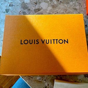 Louis Vuitton large box and dustbag! Box with magnetic closure!